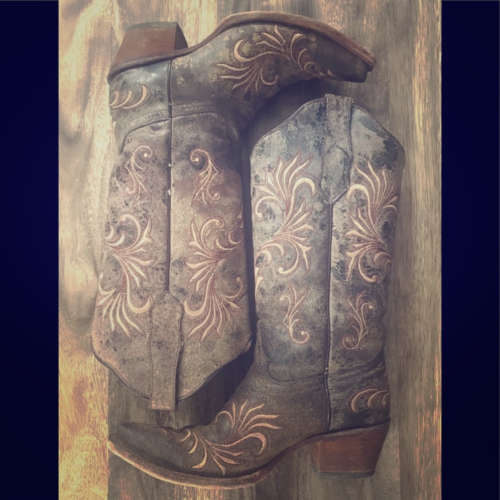 WOMANS CIRCLE G BOOTS